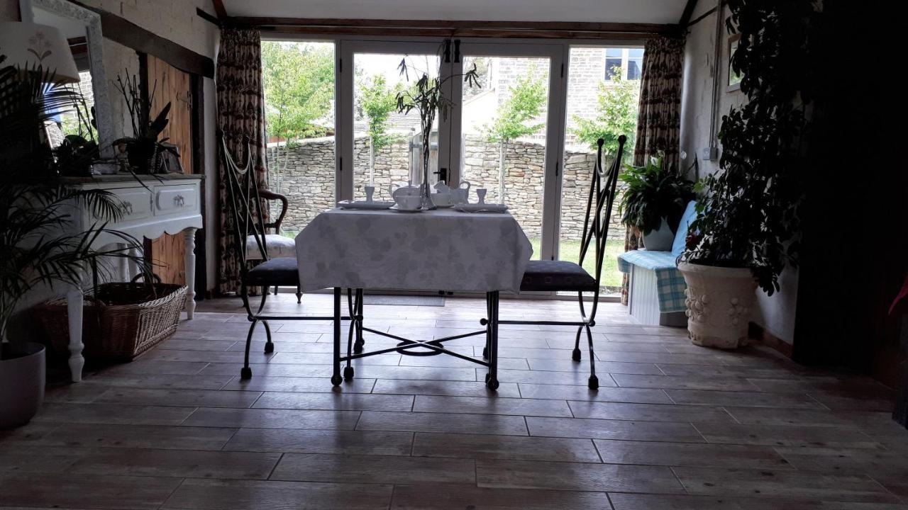The Byre North End Farm Panzió Ashton Keynes Kültér fotó